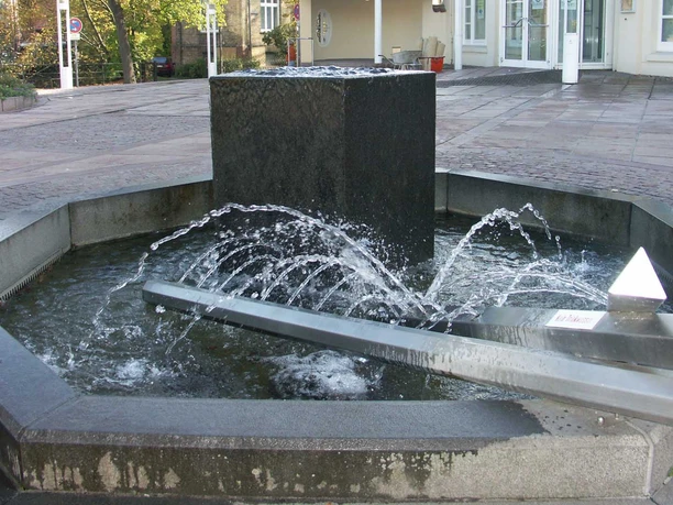 celle-skulptur-brunnen-thaerplatz