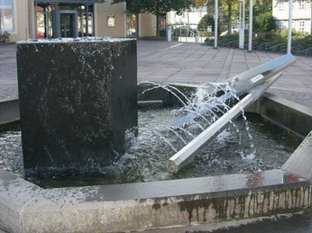 celle-skulptur-brunnen-thaerplatz-2