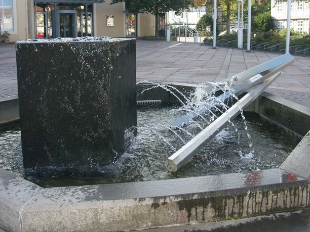 celle-skulptur-brunnen-thaerplatz-2