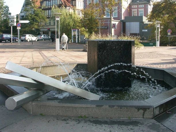 celle-skulptur-brunnen-thaerplatz-3