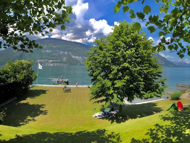 leissigen-strandbad-sommer-thunersee