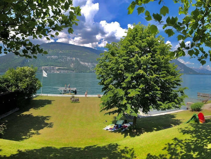 leissigen-strandbad-sommer-thunersee