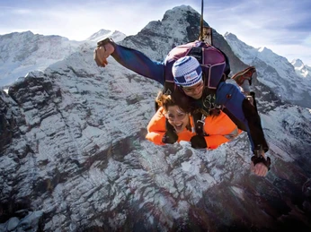 skydive-interlaken-eiger-jump-winter-pure-adrenalin