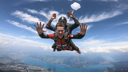 skydive-switzerland-sommer-sprung