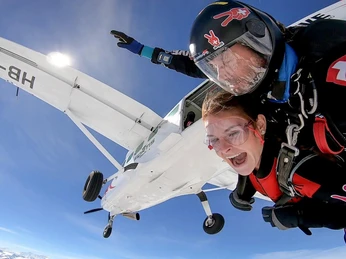 skydive-switzerland-sprung-flugzeug