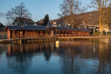 thun-aarebad-flussbad-fruehling-aare-schwaebis