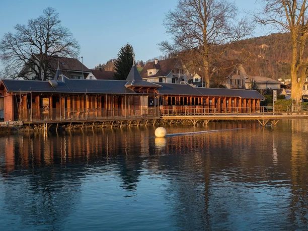 thun-aarebad-flussbad-fruehling-aare-schwaebis