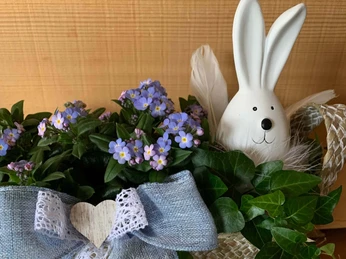 Décoration de Pâques myosotis