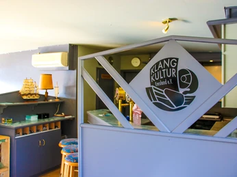 kulturschiff-blaue-donau-in-haren-raken-innenansicht-02-emsland-tourismus-gmbh-birgit-janknecht