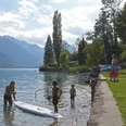 niederried-freibad-sommer-brienzersee-sup-familie