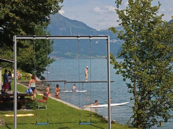 niederried-freibad-sommer-spielplatz-brienzersee