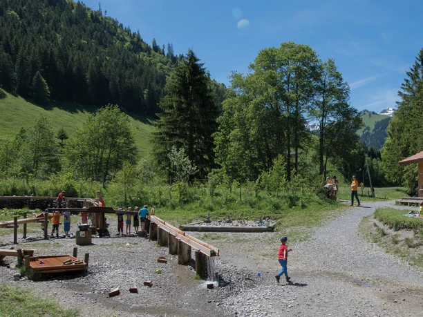 diemtigtal-kinder-familie-gwunderwasser-sommer-familienausfluege