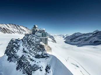 jungfraujoch-winter-dunkelblau-winterausfluege
