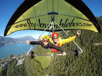 bumblebee-hanggliding-herbst-berge