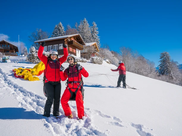 paragliding-interlaken-winter-schnee-sonnenschein
