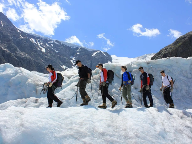 swiss-alpine-guides-glacier-trek-winter