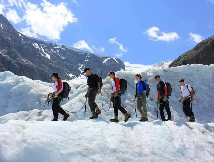 swiss-alpine-guides-glacier-trek-winter