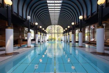 vj-spa-nescens-hallenbad-wellness