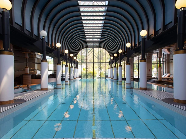 vj-spa-nescens-hallenbad-wellness