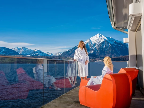 parkhotel-gunten-wellness-winter-bootshaus-niesen-thunersee