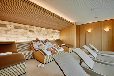 eden-spa-innenbereich-entspannen-liegestuehle