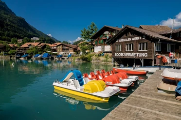 iseltwald-bootsvermietung-abegglen-werft-sommer-pedalos