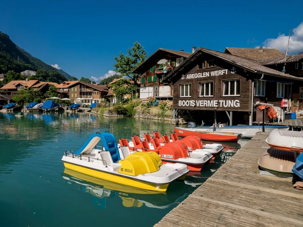 iseltwald-bootsvermietung-abegglen-werft-sommer-pedalos