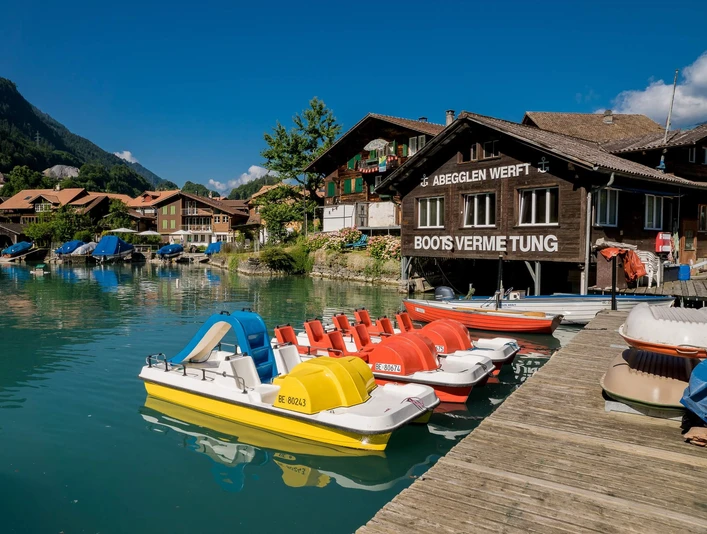 iseltwald-bootsvermietung-abegglen-werft-sommer-pedalos