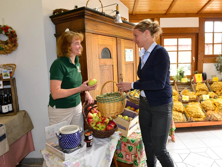 Obstverkauf im Hofladen Obstverkauf im Hofladen