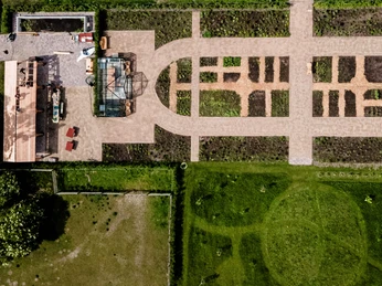 Vogelperspektive vom LandGarten im LandPark Lauenbrück Vogelperspektive vom LandGarten im LandPark LauenbrückBird's eye view of the LandGarten in LandPark LauenbrückUdsigt i fugleperspektiv over LandGarten i LandPark LauenbrückVogelvlucht van de LandGarten in LandPark Lauenbrück