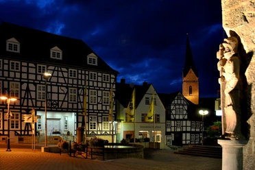 Altstadtensemble bei Nacht.jpg