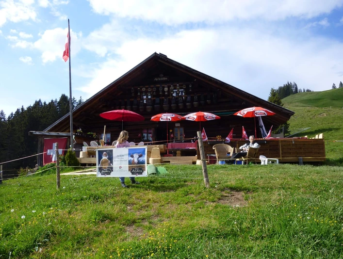 habkern-alp-heubuehlen-sommer-huette-aussenbereich