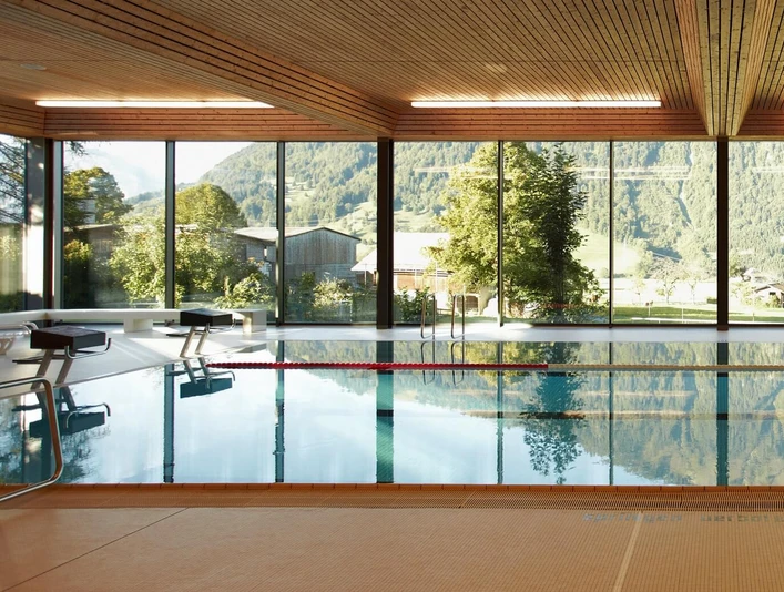 aeschi-hallenbad-innenbad-herbst-baden