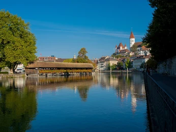 thun-aare-herbst-aare-schleuse-schloss-kirche