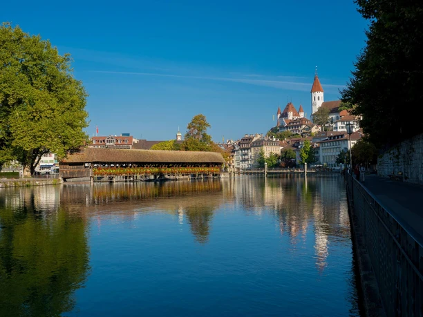 thun-aare-herbst-aare-schleuse-schloss-kirche