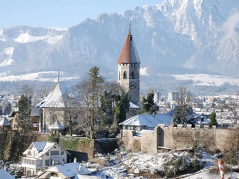 thun-schlossberg-stadt-winter