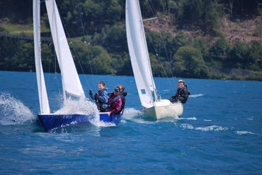 segelschule-neuhaus-sommer-thunersee-segeln