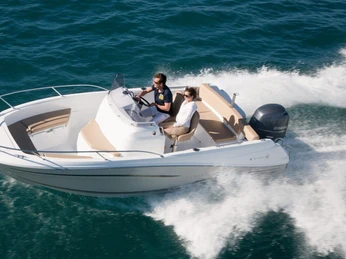 interlaken-segelschule-neuhaus-sommer-segelschiff-segeln