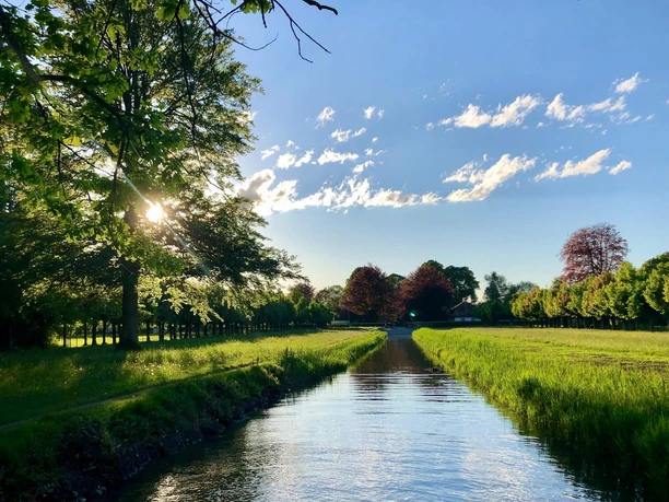 thun-sommer-bonstettenpark-kanal