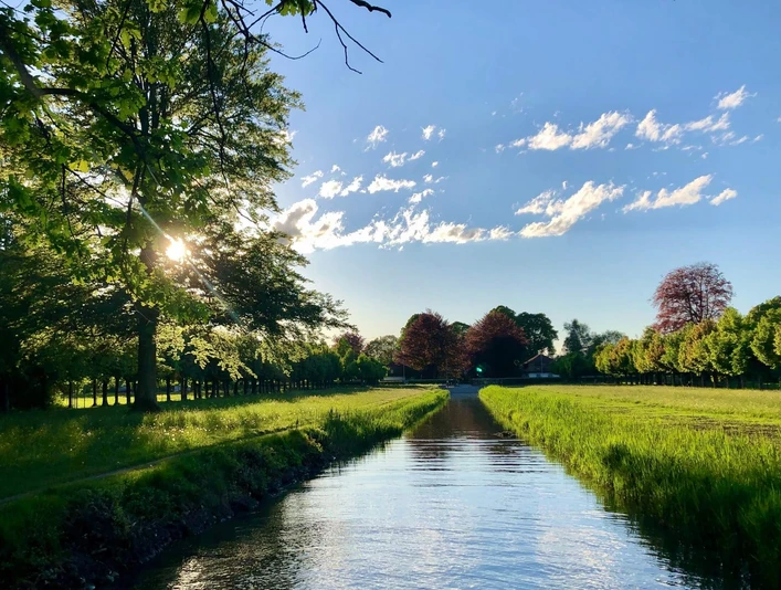 thun-sommer-bonstettenpark-kanal