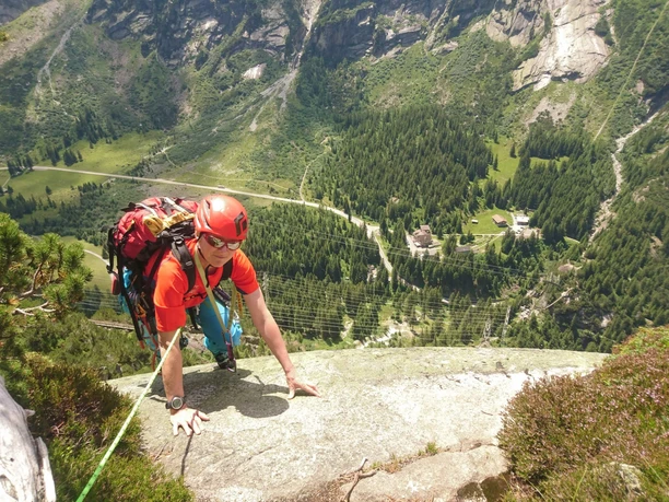 alpinschule-bergfalke-thun-interlaken-sommer-klettern