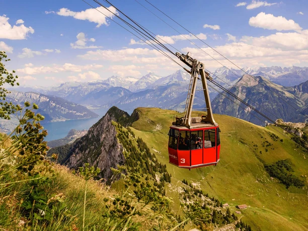stockhorn-bahn-gondel-herbst-panorama