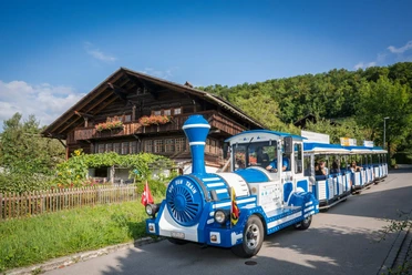 spiez-spiezer-zuegli-rundfahrt-sommer-dorftour