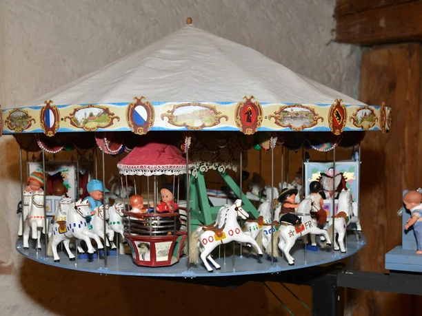 oberhofen-museum-uhren-mechanische-musikinstrumente