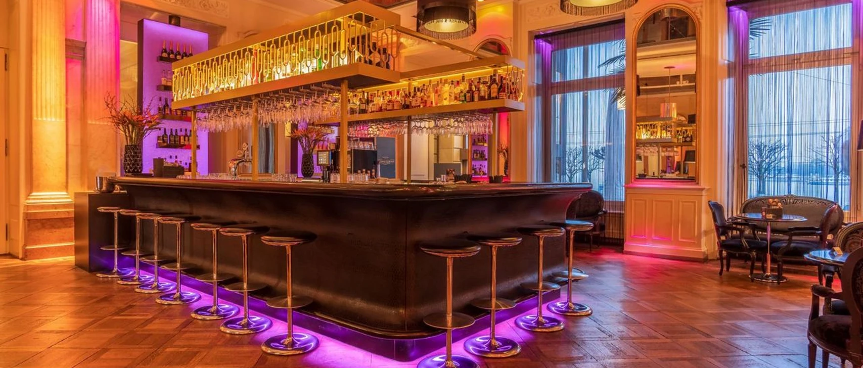 Schweizerhof Bar Blick auf die Bar im Schweizerhof LuzernView of the bar at the Schweizerhof LucerneVue sur le bar du Schweizerhof Luzern