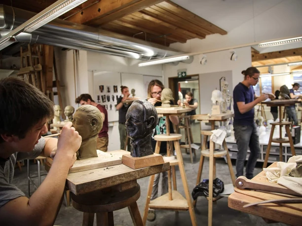 brienz-schule-fuer-holzbildhauerei-holz-schnitzen