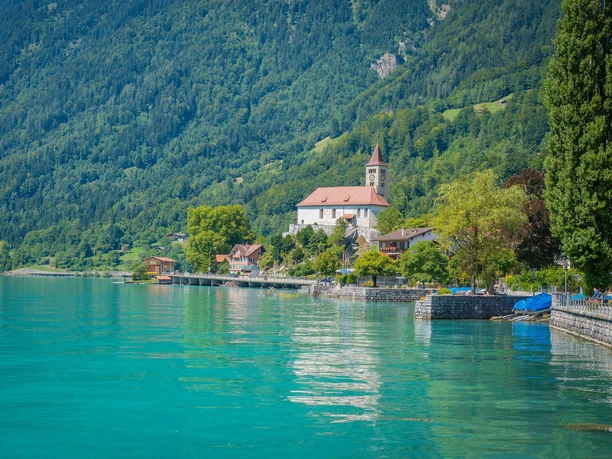 brienz-gefuehrter-dorfrundgang-brienzersee-sommer