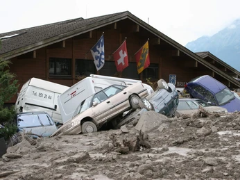 brienz-glyssibach-fuehrung-schrottplatz-autos
