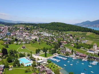 spiez-beach-arena-spiezer-bucht-sommer-thunersee