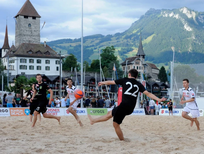 spiez-beach-arena-volleyball-sommer-sand-spass